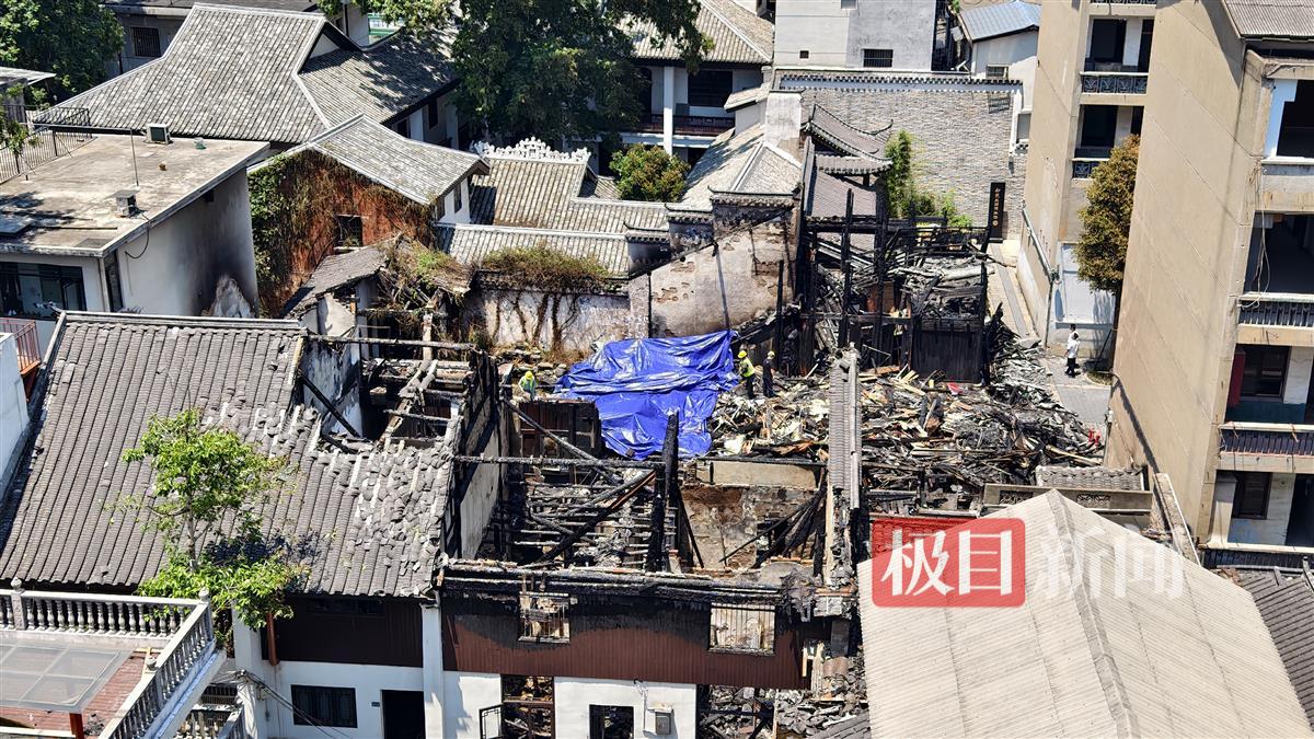 实探起火的长沙金丝楠木博物馆：几乎已完全坍塌，居民称原摆设很漂亮