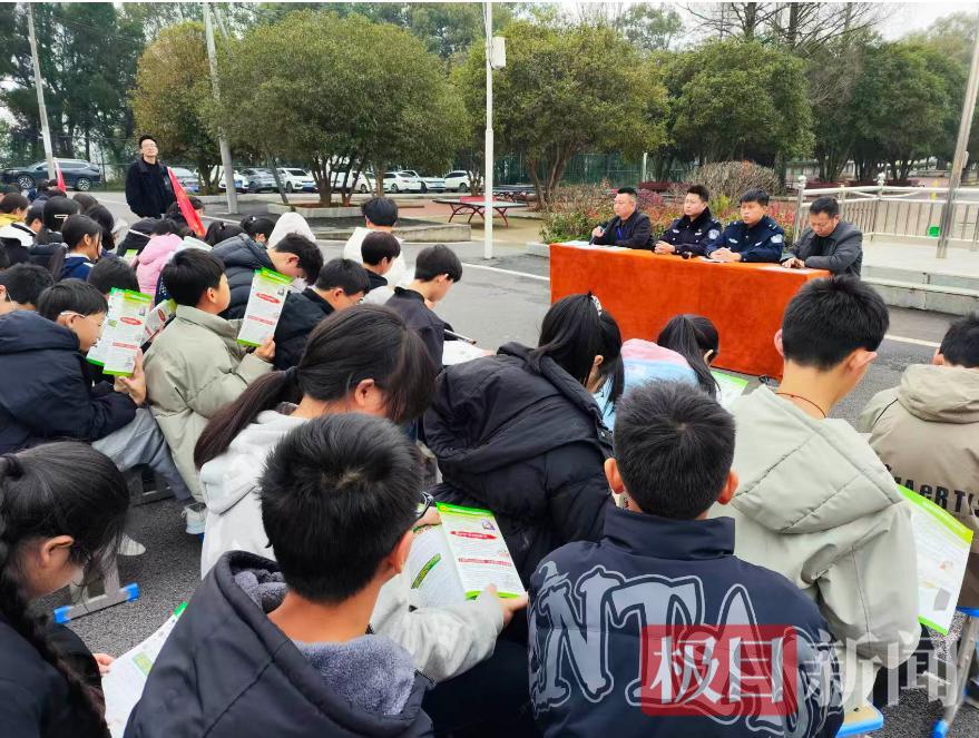 4E86E7136A0C69D77F3D4238778E4621.png 4E86E7136A0C69D77F3D4238778E4621.png