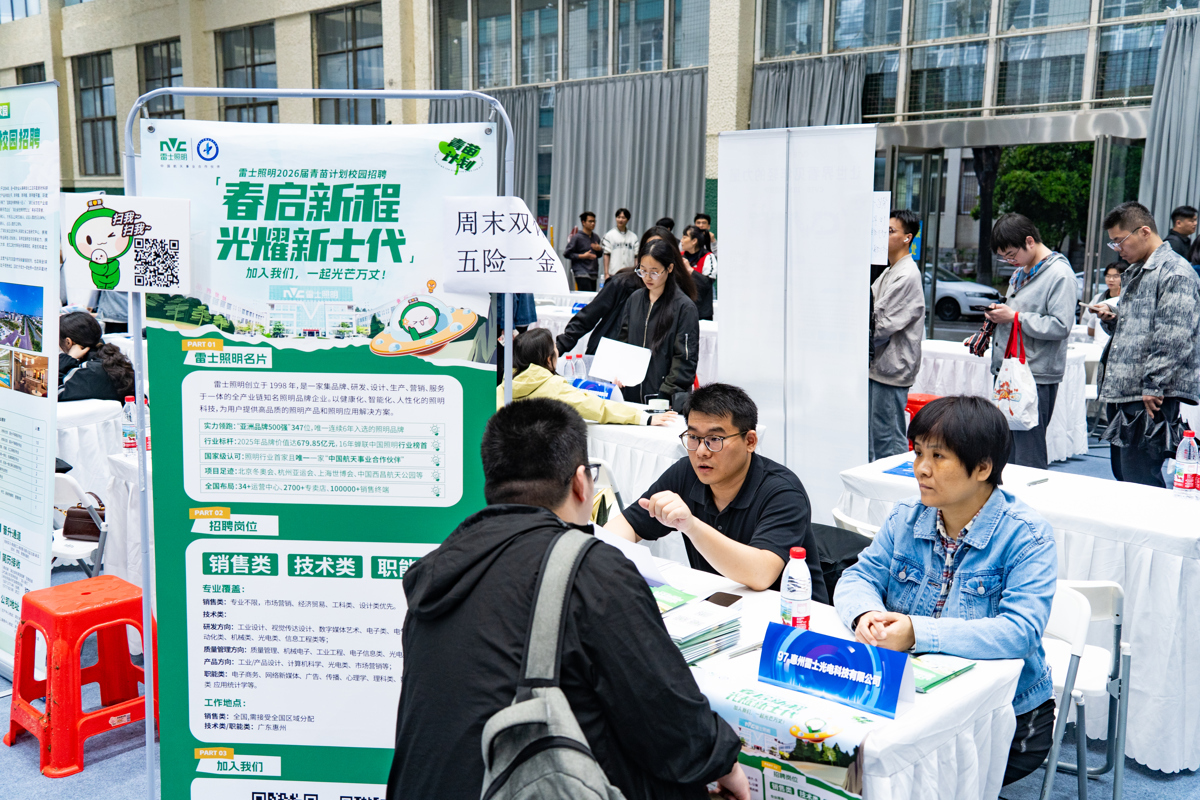 咨询洽谈 孙正恒摄 (1).jpg