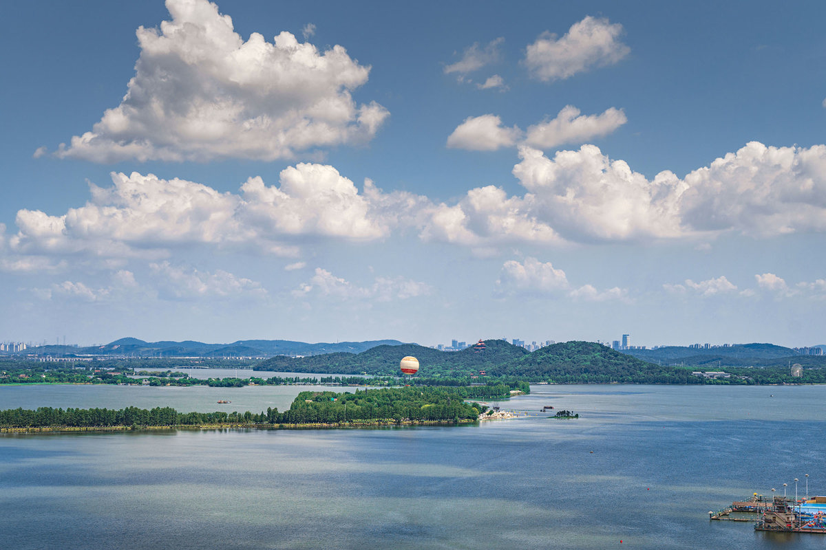 武汉东湖.jpg