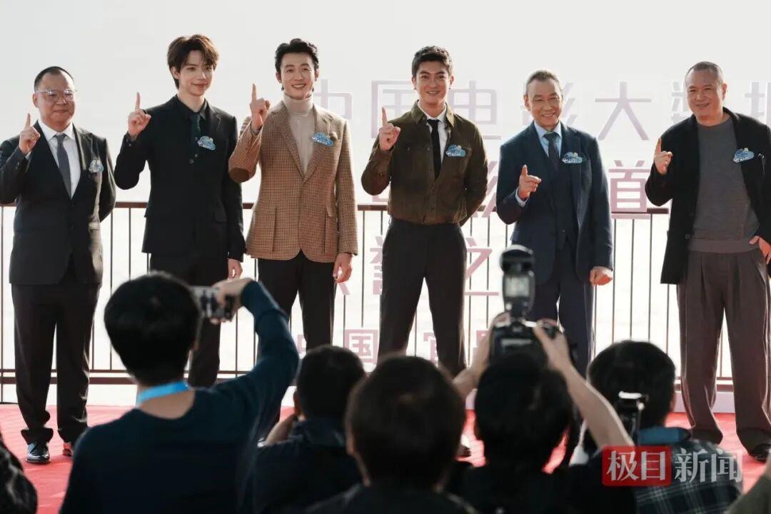 640.jpeg 刚刚,100多位知名演员现身湖北,最新红毯组图来了!