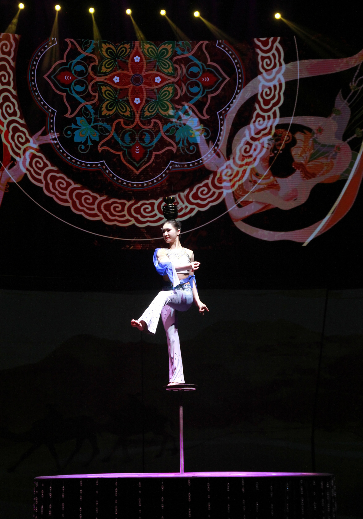 《云裳仙姿·顶碗》 (7).JPG