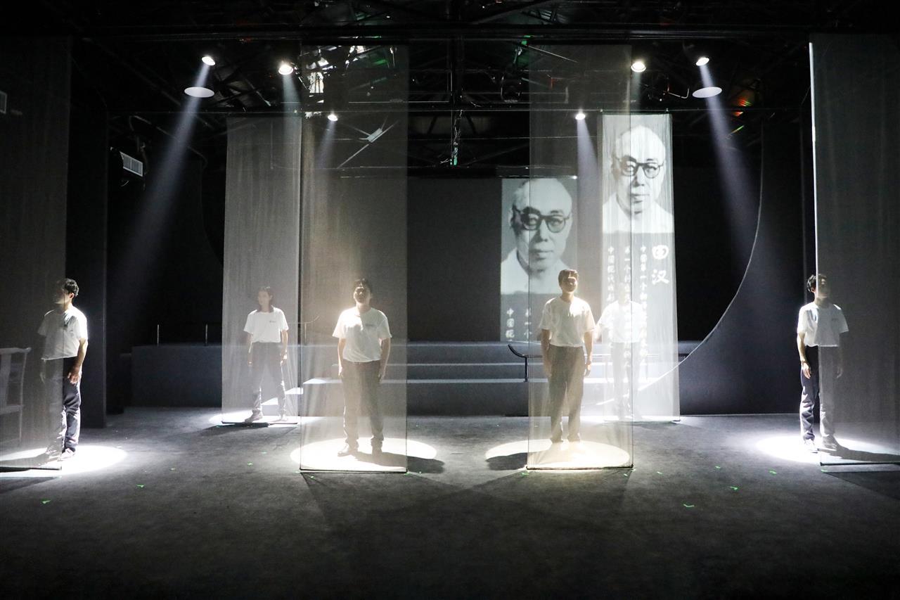 4 成龙影视传媒学院表演（戏剧表演方向）2102班毕业大戏《狂飙》剧照。刘恒 摄.JPG