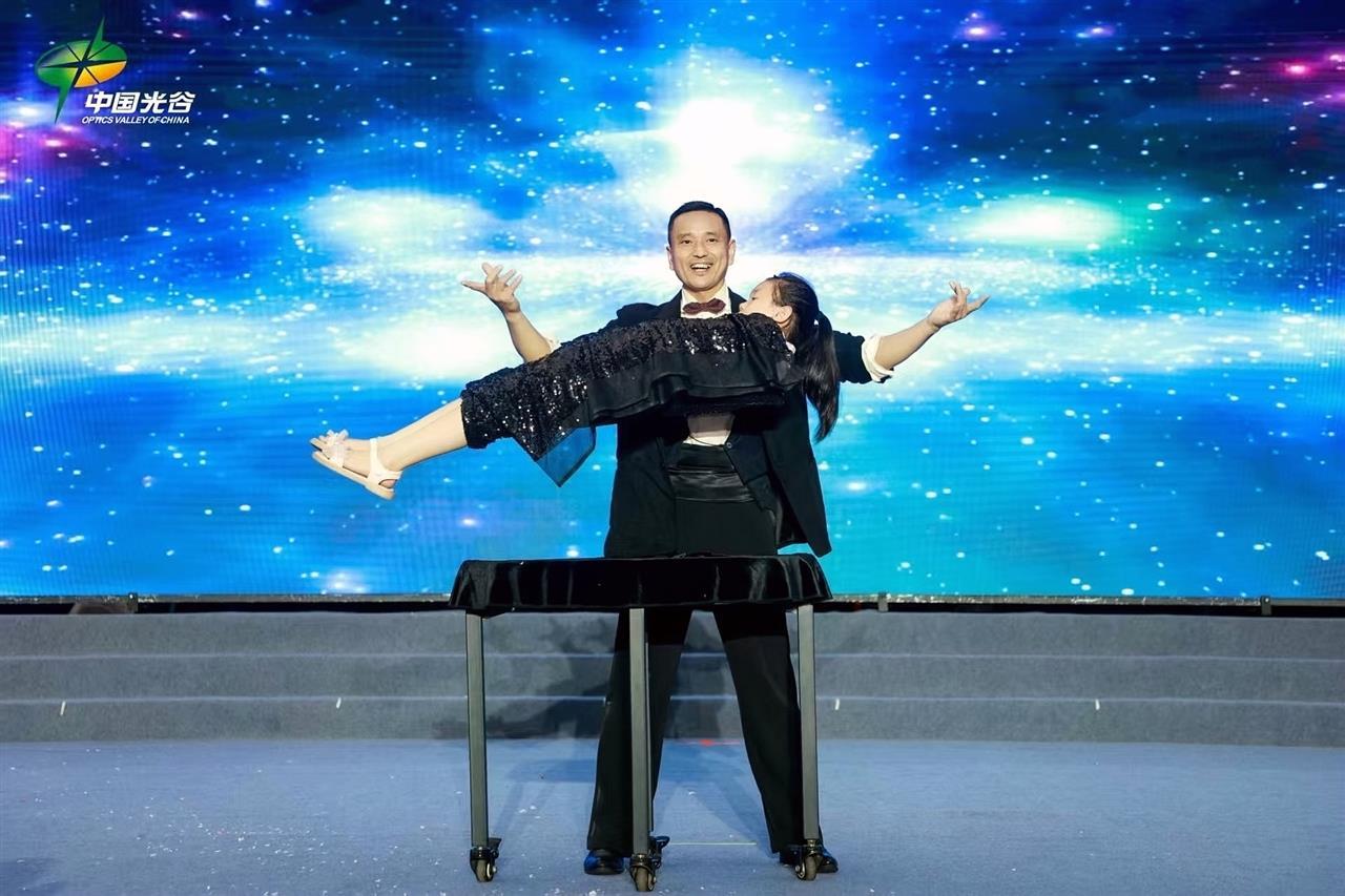 魔术表演.jpg