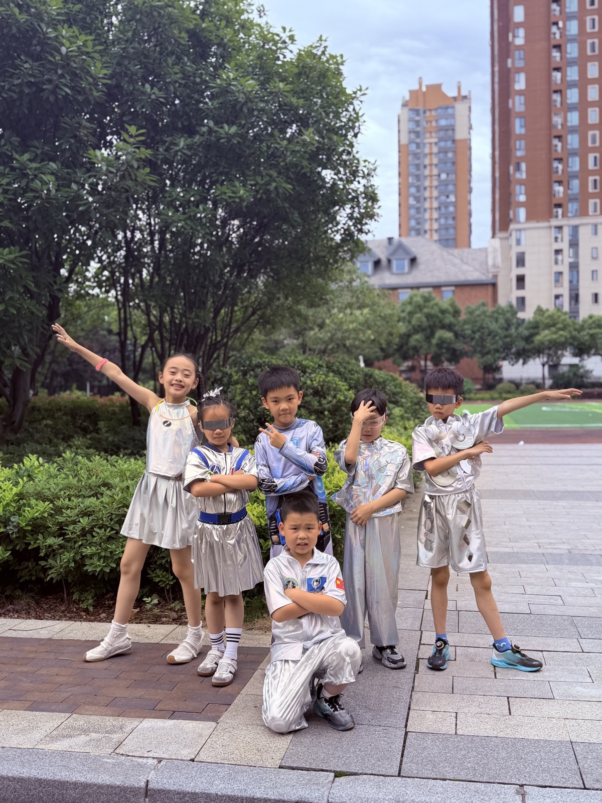 科技感时装秀3.JPG