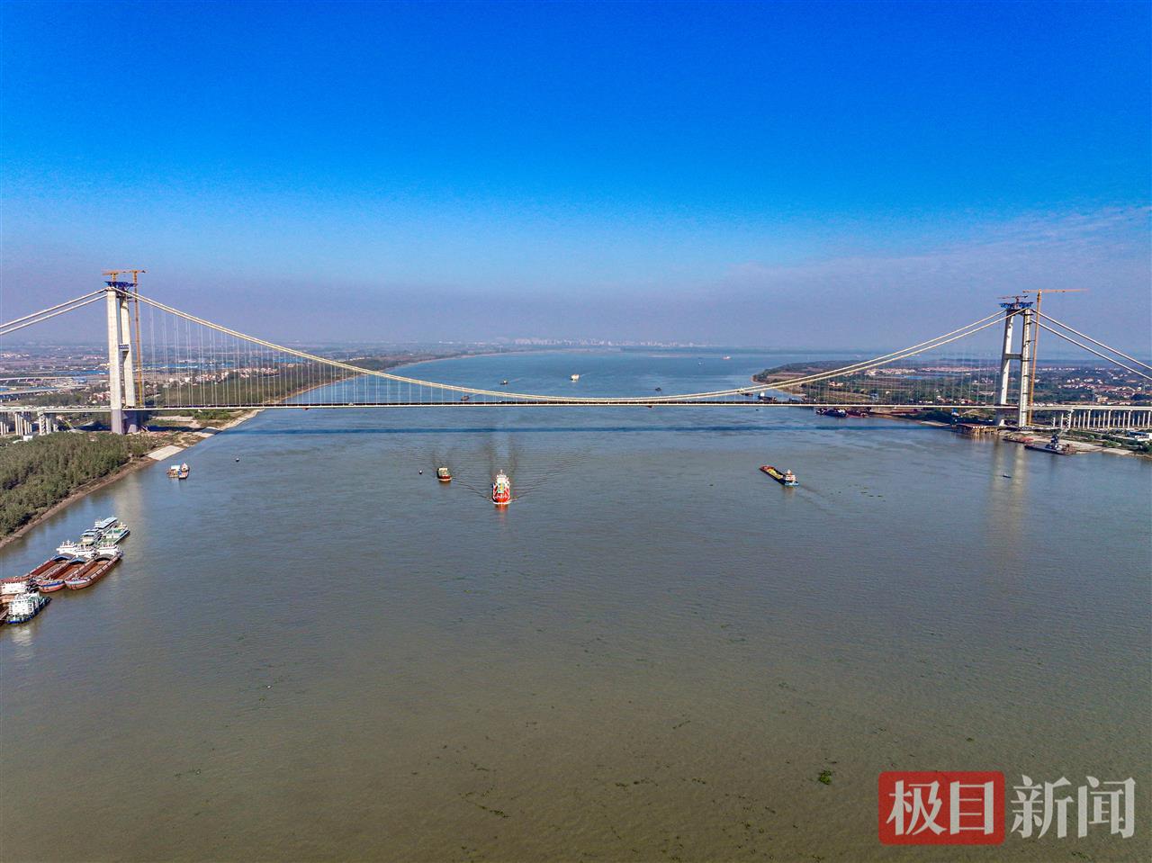 主桥铺装圆满成功精选图片 (8).jpg