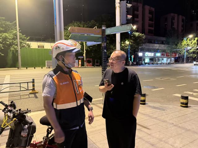 凌晨三点的武汉⑥ 丨凌晨三点的武汉，他们从一辆车换到另一辆车，守护着畅饮人的安全底线