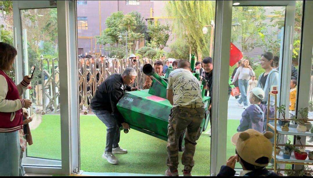 坦克.jpg 坦克.jpg