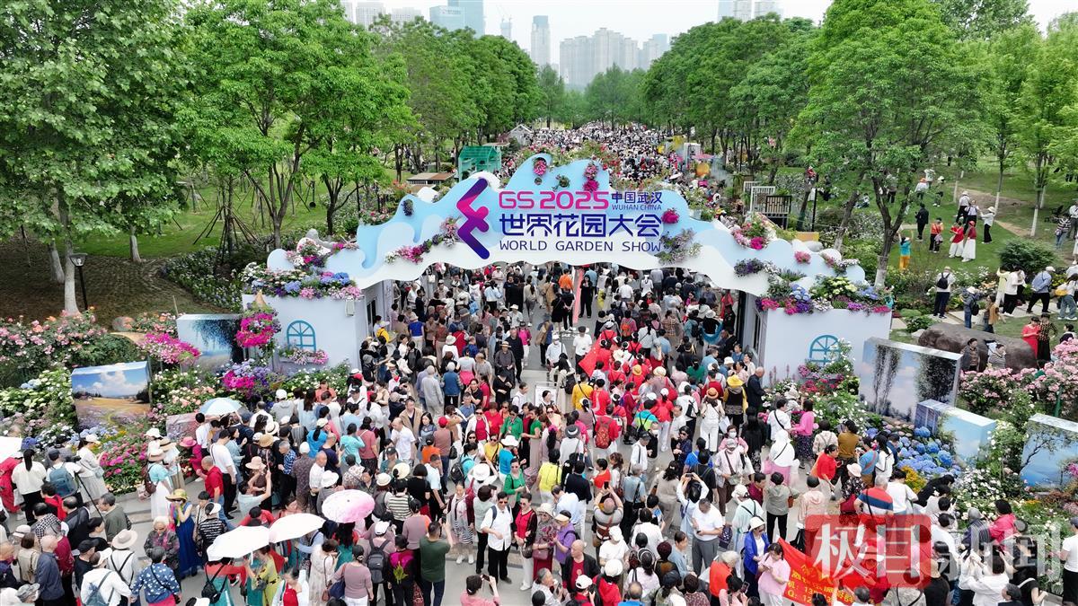 世界花园大会武汉主会场沙湖公园展区开园，吸引了大量的市民参观4.jpg