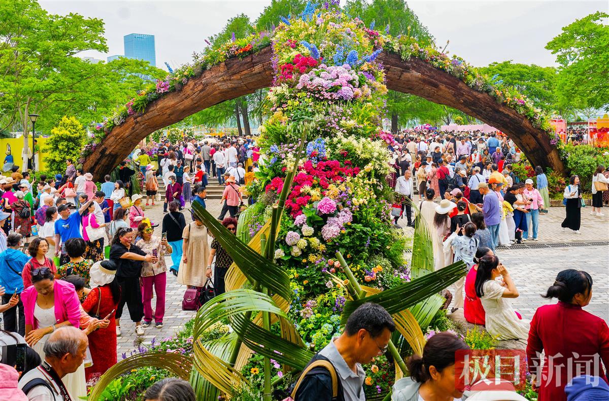 世界花园大会武汉主会场沙湖公园展区开园，吸引了大量的市民参观10.jpg