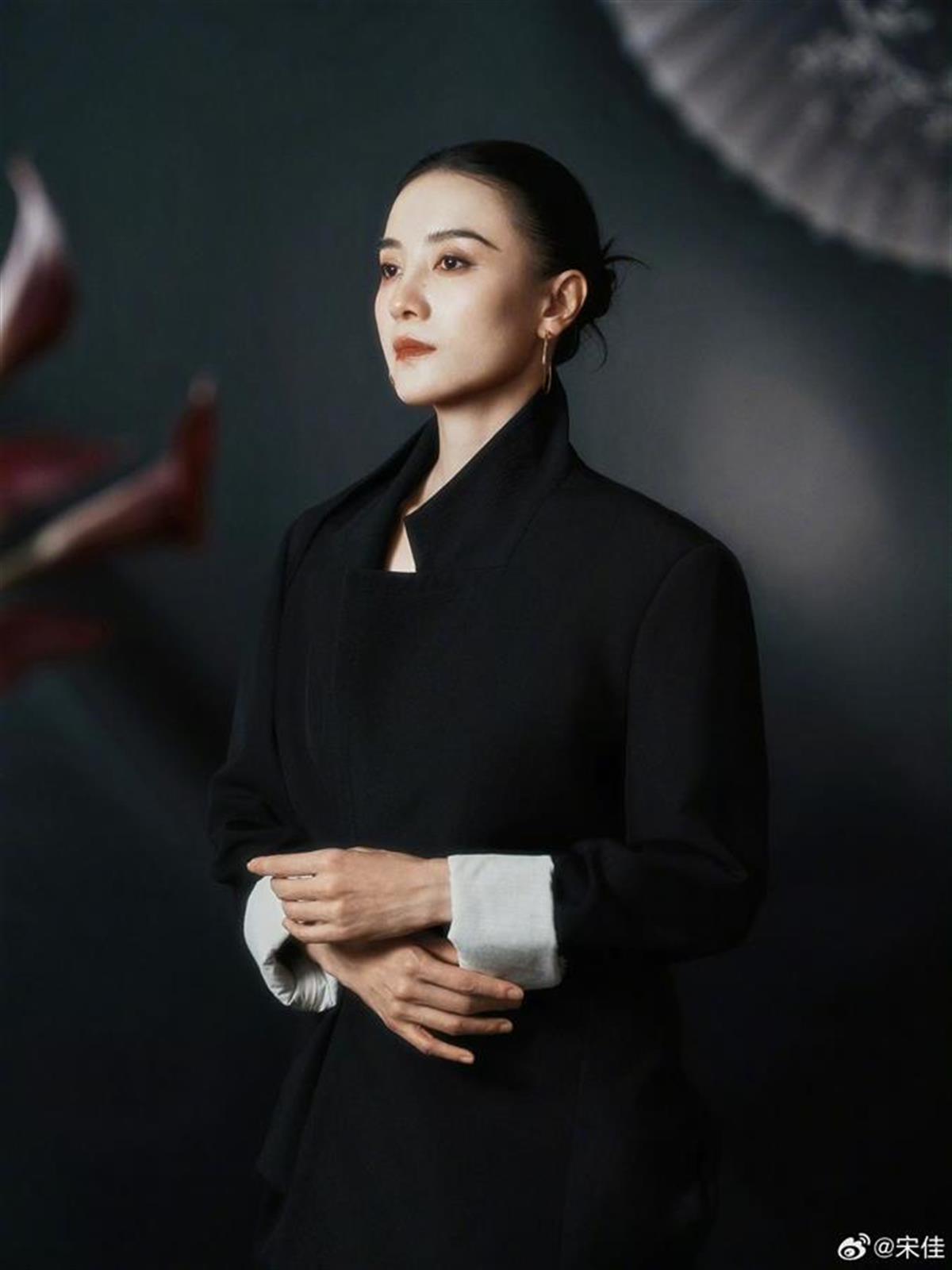 著名演员宋佳，在《人民日报》发表文章