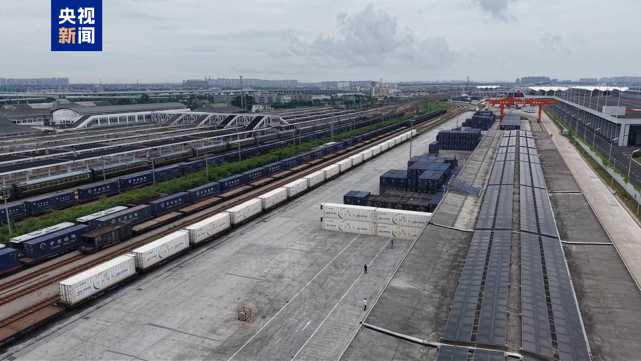 海南：国铁琼果跨海常态化班列首发 鲜果冷链出岛再添新方式 | 极目新闻