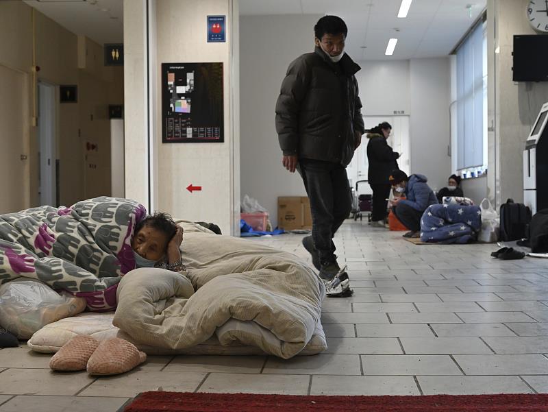 震后一个月，日本灾民生活困顿重建无期 | 极目新闻