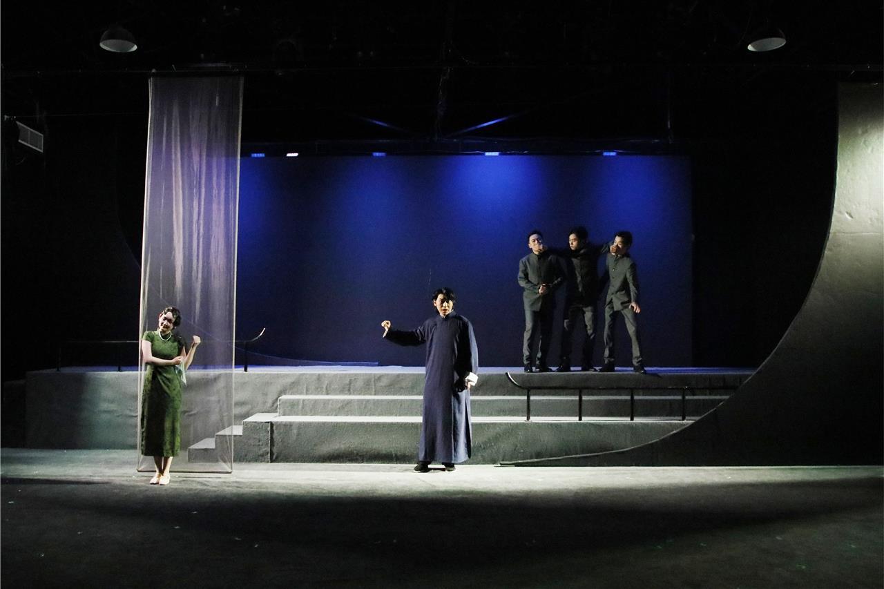 9 成龙影视传媒学院表演（戏剧表演方向）2102班毕业大戏《狂飙》剧照。刘恒 摄.JPG