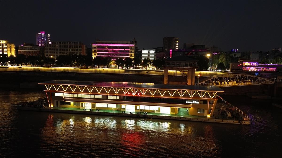 武汉中华路码头新趸船12日试运营,3条轮渡线恢复至原码头原时间