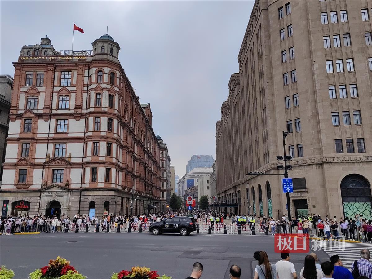 上海旅游节撞上中秋国庆：苏州市民坐跨城地铁逛外滩，豫园商城分流进入 | 极目新闻