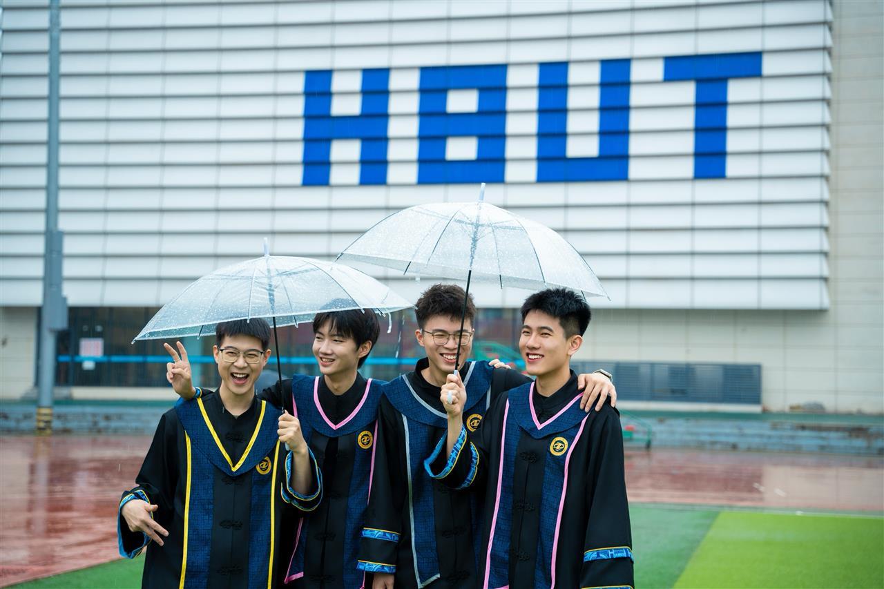 湖工大2025年原创新版学士服 (2).jpg 湖工大2025年原创新版学士服 (2).jpg