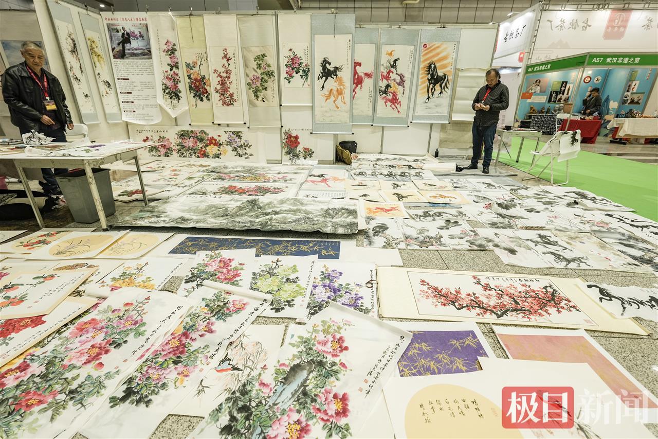 50多位知名书画家义卖500幅书画作品，为慈善助力 | 极目新闻
