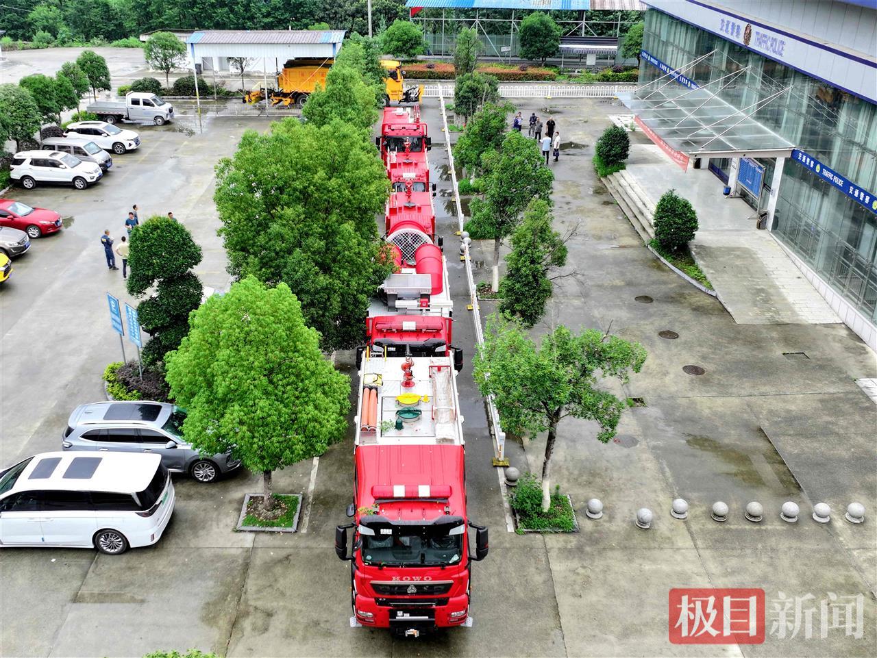 图1:应急救援保障车查验.jpg 图1:应急救援保障车查验.jpg