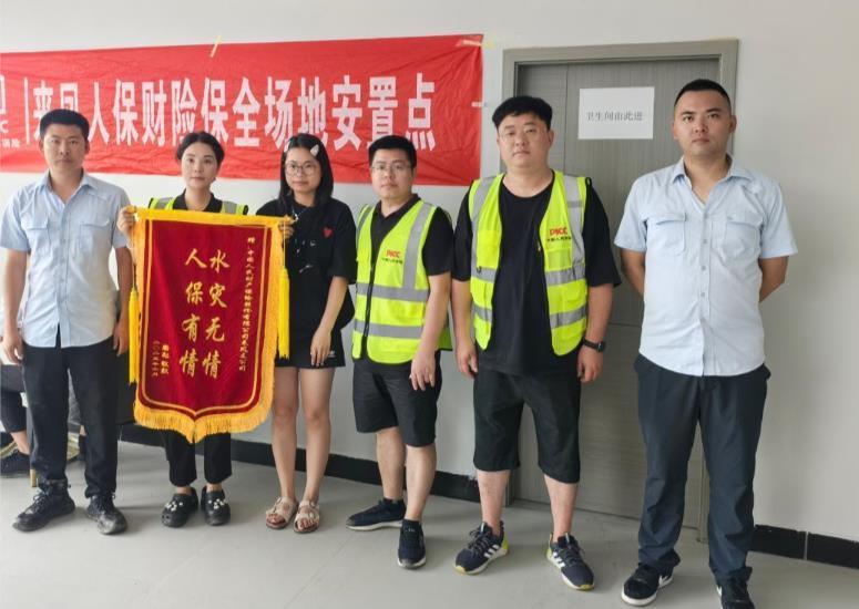 “看见你们，心里就觉得踏实！”暴雨来袭湖北保险业撑起“防护伞”