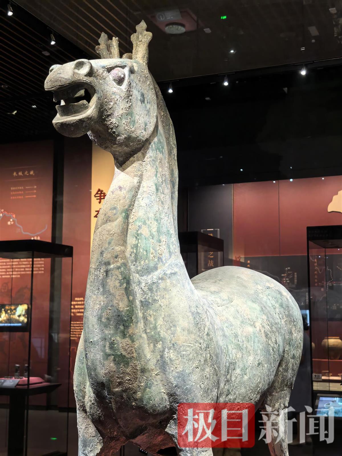 襄阳市博物馆藏青铜马.jpg