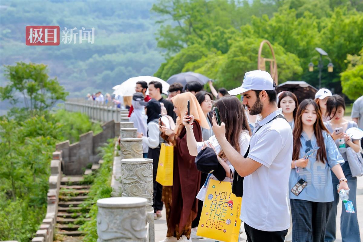 2J4A3753.JPG~tplv-9lv23dm2t1-resize-animforce-v1_1600_3000_gif.jpg