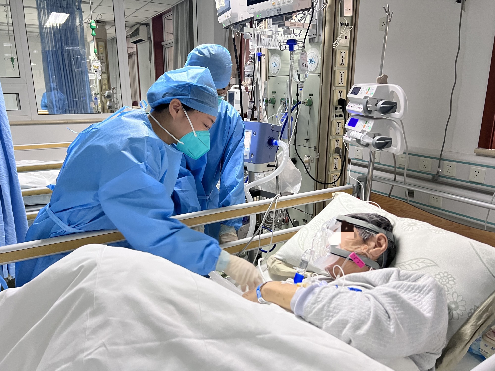 记者探访北京垂杨柳医院危重症救治一线:让尽可能多的重症患者得到