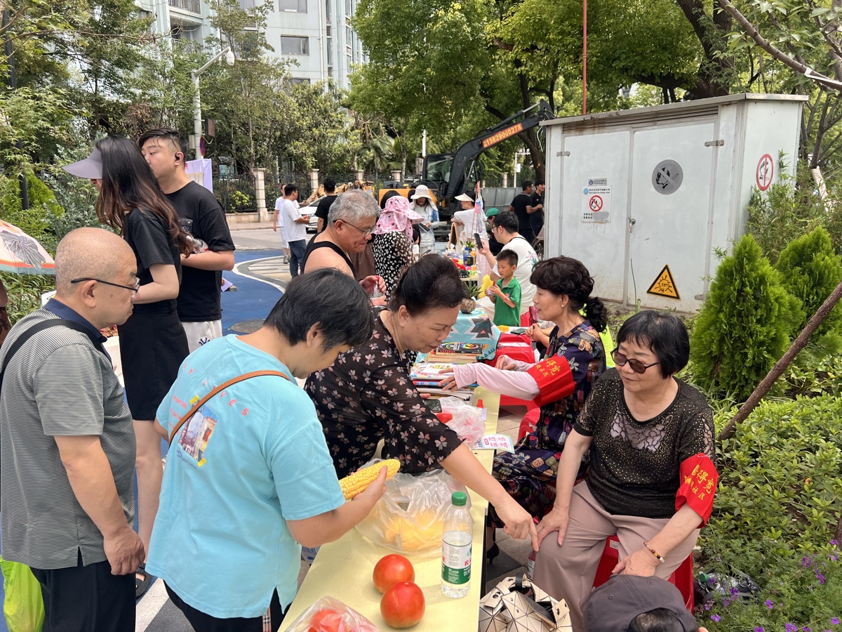参加“党员先行,绿色共享”活动.jpg 参加“党员先行,绿色共享”活动.jpg