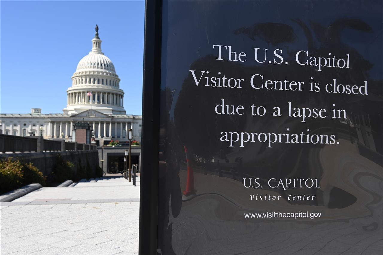 美政府“停摆”，国会大厦、黄石公园关门，全国400余处景点受影响| 极目新闻
