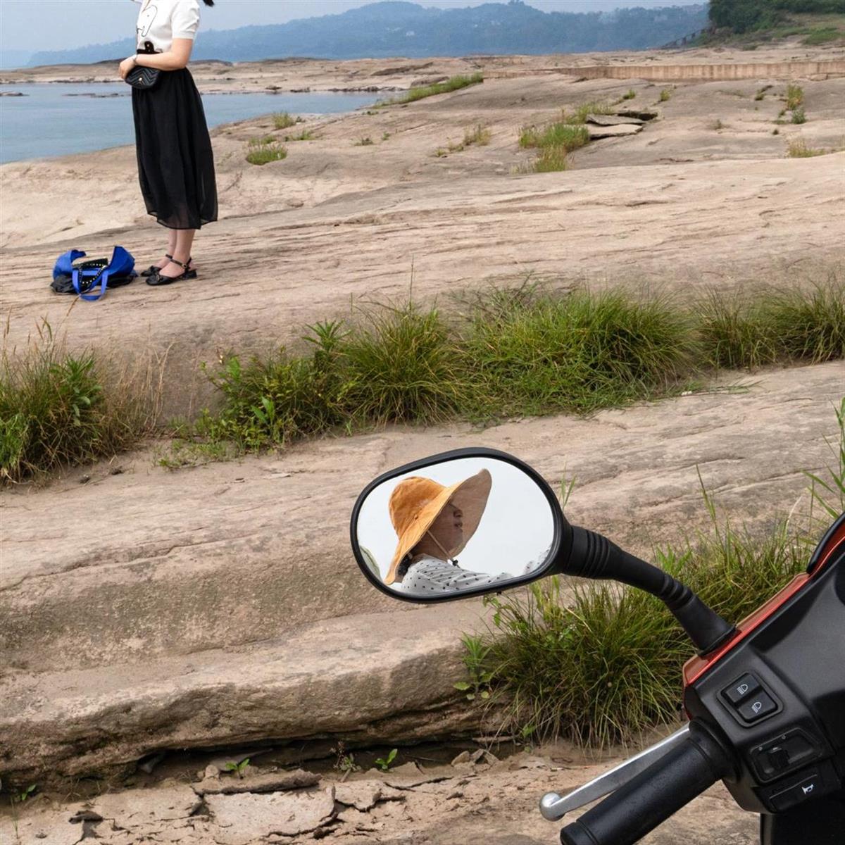 陈剑华《江边人家》组照 (5).jpg