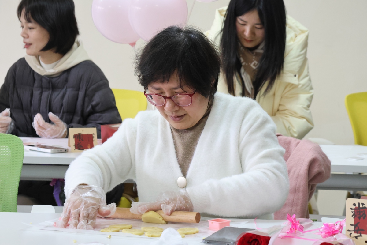 烘焙活动图片。曾权贵摄.JPG 烘焙活动图片。曾权贵摄.JPG