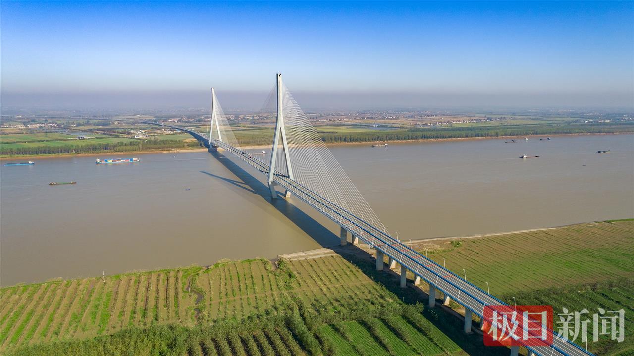 350《嘉鱼长江大桥》（7-6）.jpg