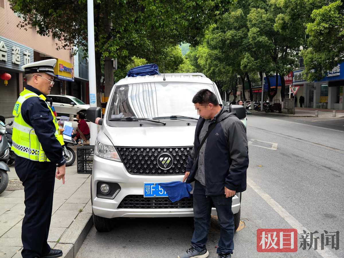 图6：交警查获故意遮挡号牌的交通违法行为。.jpg