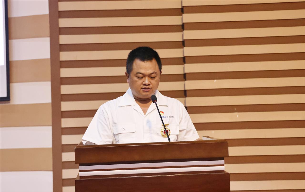 全国劳动模范 周虎.JPG