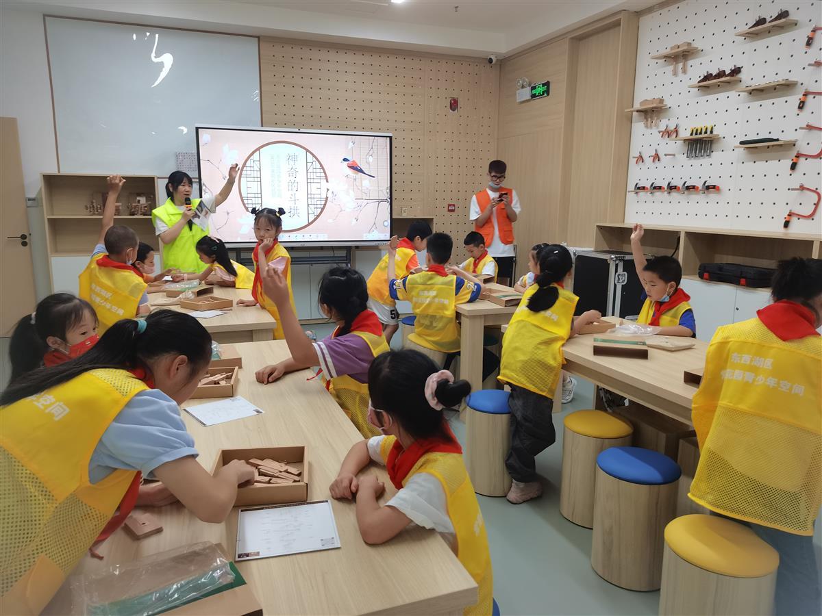 武汉东西湖暑期托管班开课,传统文化进课堂 | 极目新闻
