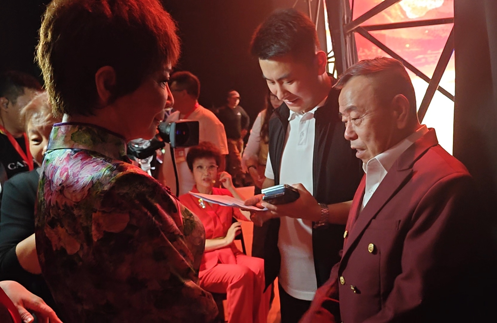 “春晚CP”蔡明、潘长江再次同框，两人上次同台表演还是8个月前， 蔡明称此前节目里怼潘长江系“剧情需要”