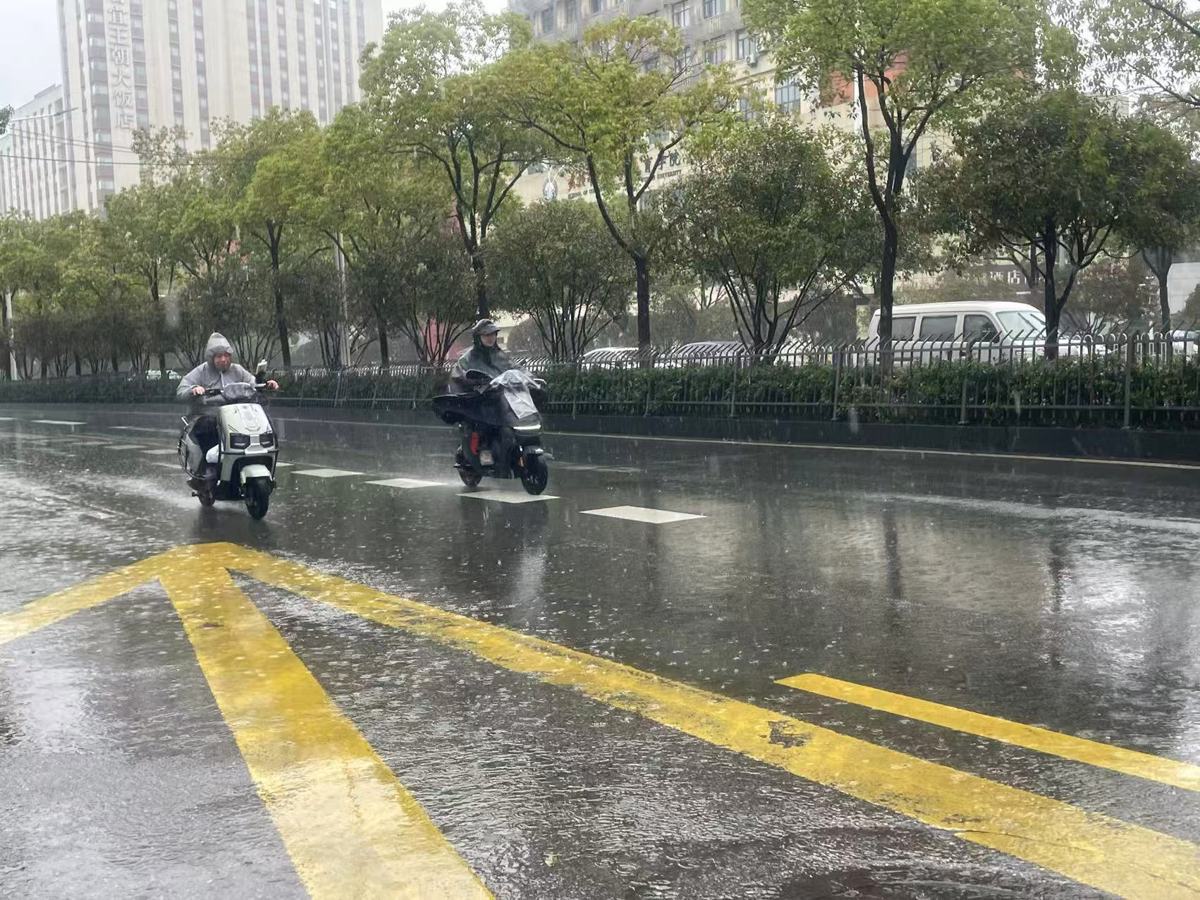 春雨泼洒武汉.jpg