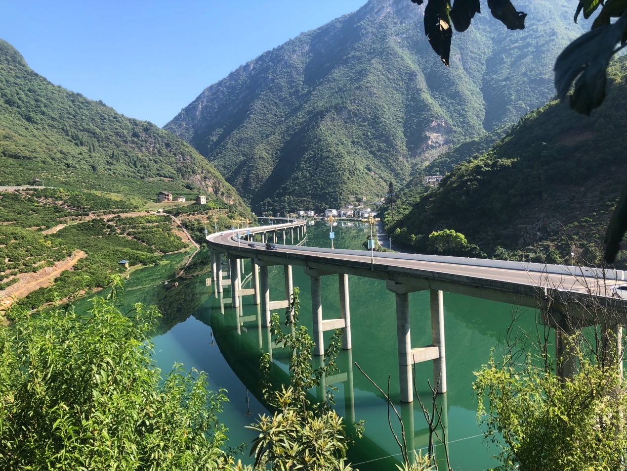 兴山县的"水上公路"已成为当地知名景点,吸引众多外地游客慕名前来