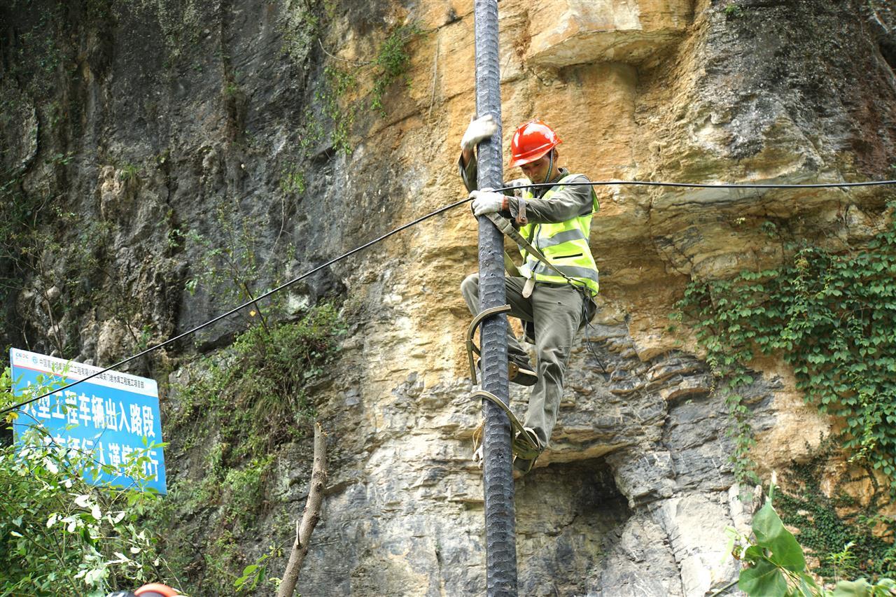 湖北移动持续推进乡村网络建设,架起深山“信息高速路”.jpg 湖北移动持续推进乡村网络建设,架起深山“信息高速路”.jpg
