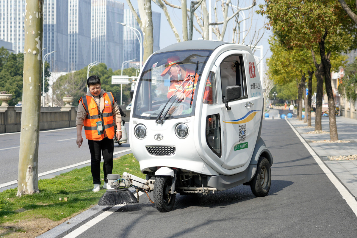 武昌环卫清扫作业.JPG
