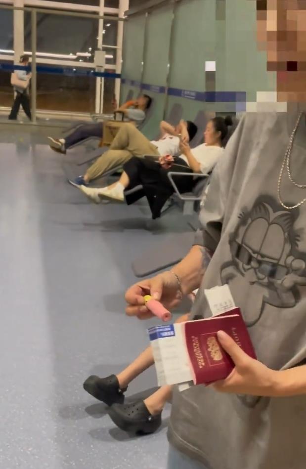 外国旅客带打火机进候机室，登机前被其他旅客拦下？无锡机场：正在调查