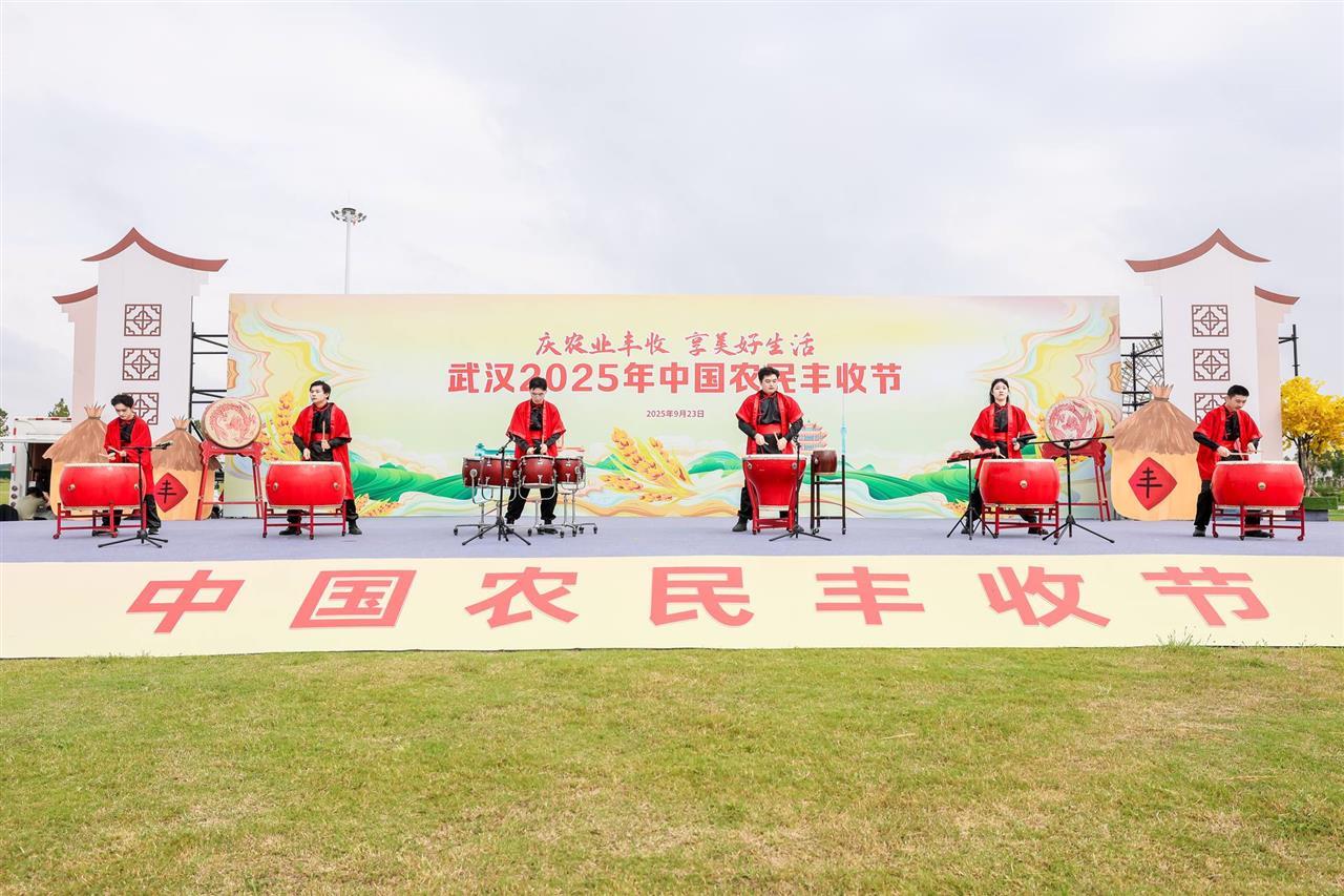 77BBB44F4A5EC563B983C7CBEB7D5904.jpg 77BBB44F4A5EC563B983C7CBEB7D5904.jpg