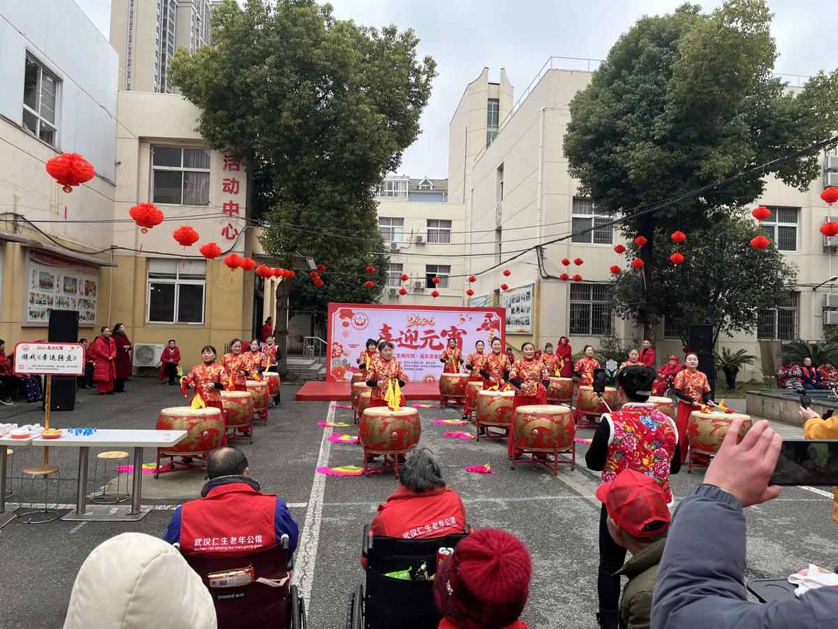 情暖元宵聚一堂，爱润桑榆乐团圆 | 极目新闻