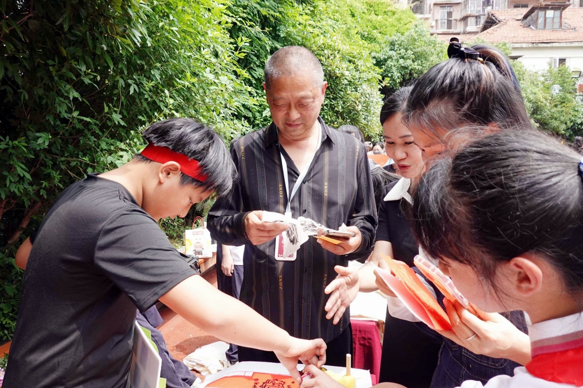 6非遗传承人 叶画.jpg 6非遗传承人 叶画.jpg