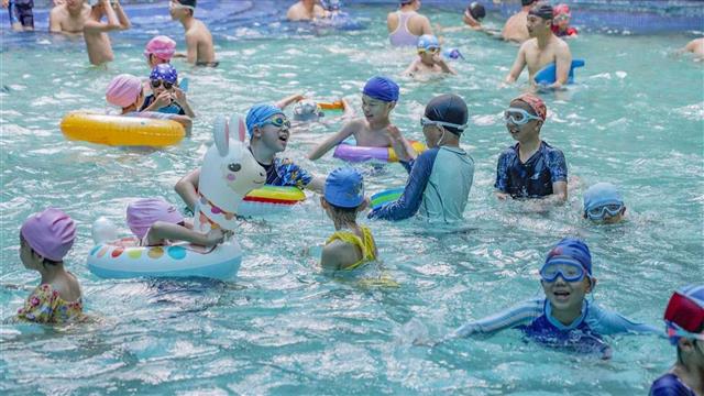 快乐畅游，武汉40家游泳场馆对中小学生免费开放