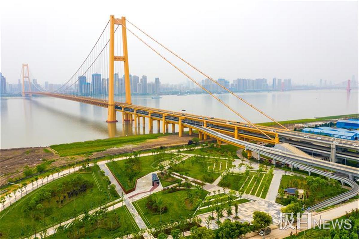 杨泗港大桥南岸桥头公园对外开放 | 极目新闻