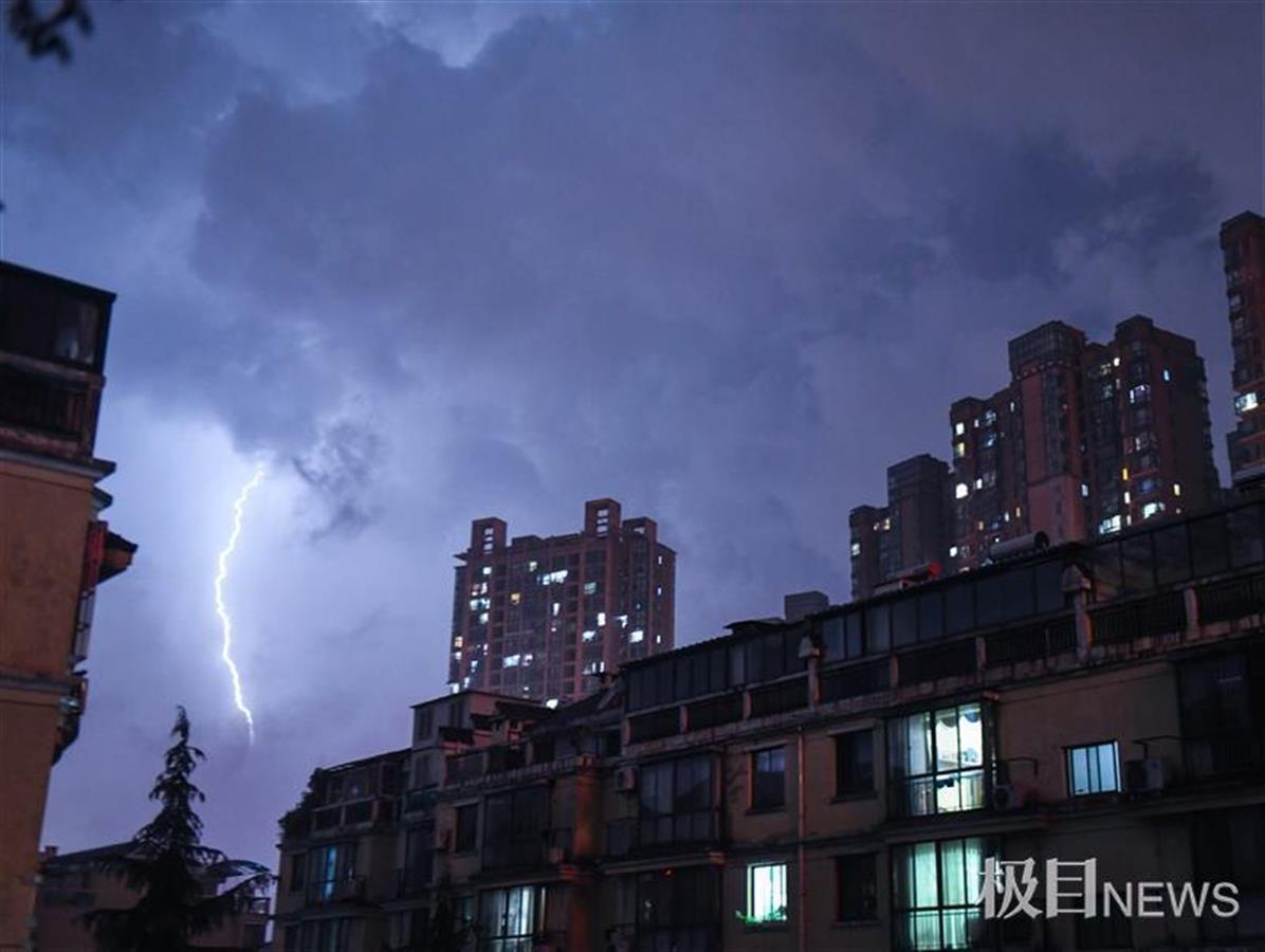 武汉雷暴大风图片