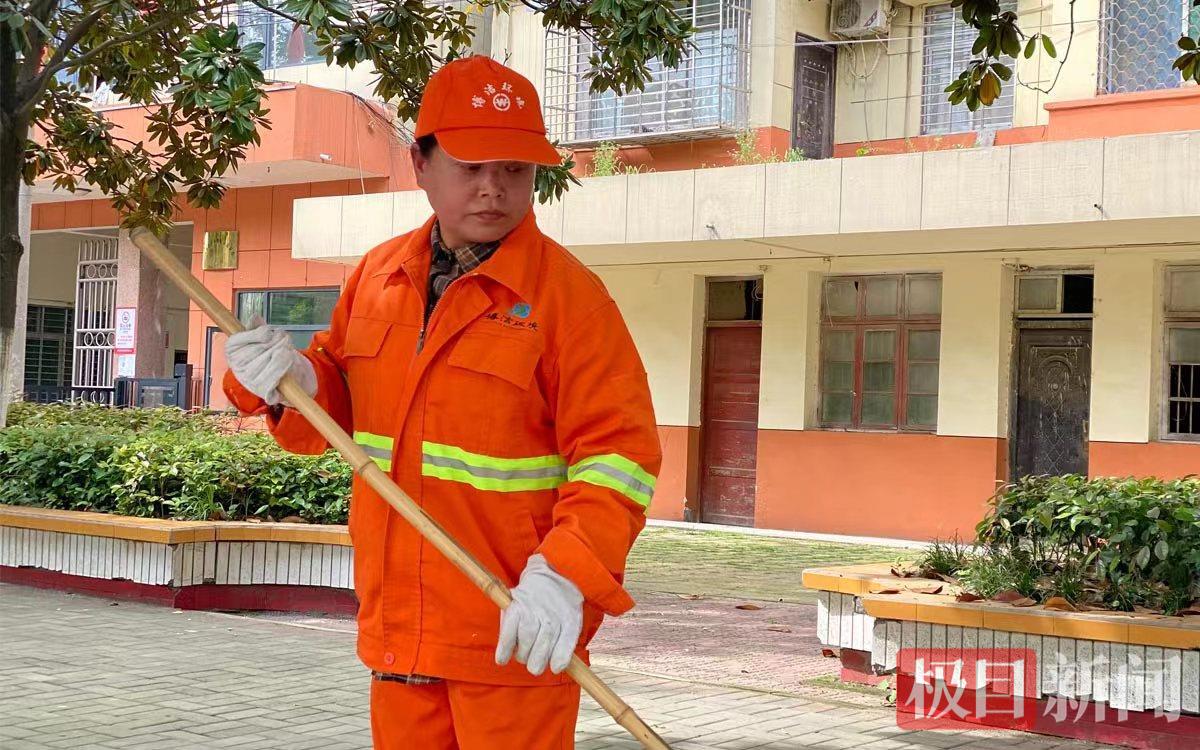 工作照02.jpg 工作照02.jpg