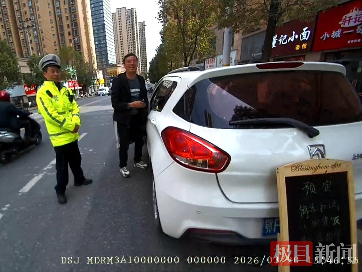 4 鄂F8M1白色轿车.jpg