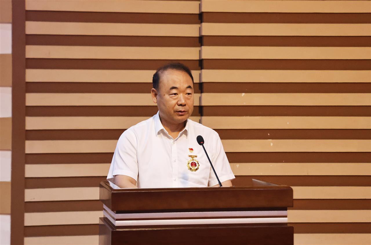 全国先进工作者 郭建增.JPG